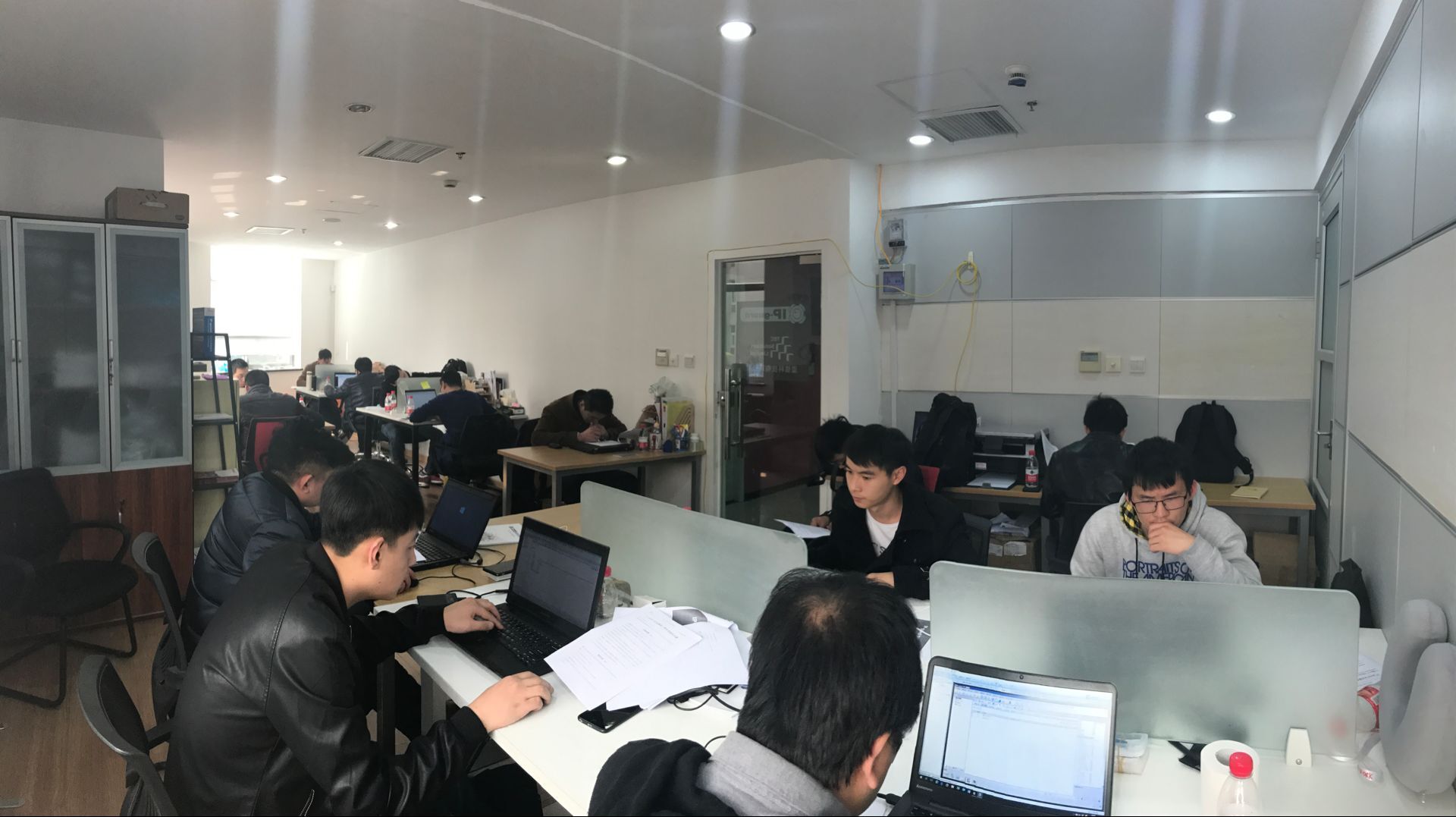 （华东办培训分会场：学员认真考试 努力考个好成绩）